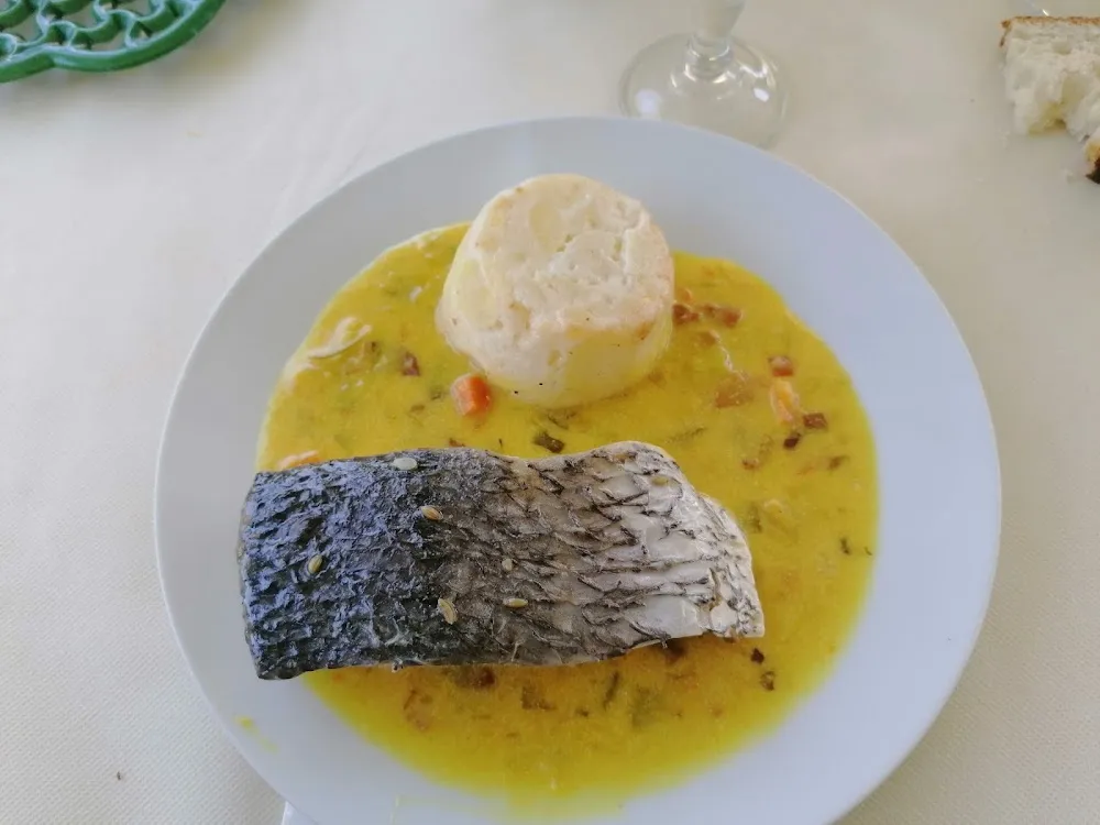 Esturgeon Sauce Curry Et Riz